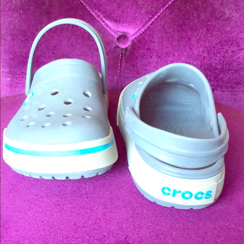 Gray CROCS w strap heel support & blue accents